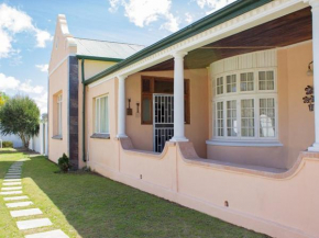  Ebenezer Guesthouse  Colesberg